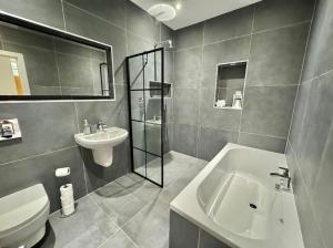 Koupelna v ubytování Stylish apartment near the centre of Harrogate