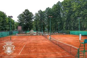 Tenis alebo squash v ubytovaní RAPALLO centro storico a due passi dal mare con ascensore alebo jeho okolí