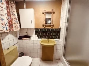 a small bathroom with a toilet and a sink at LA MARIEFACTURE - Comme c'est Jungle in Hombourg-Haut