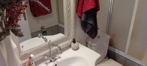 Ένα μπάνιο στο VILLA CRYSTAL BLUE SEA