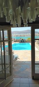 Πισίνα στο ή κοντά στο VILLA CRYSTAL BLUE SEA