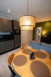 a living room with a table and a couch at Im Herzen der Stadt - EG Wohnung in Paderborn