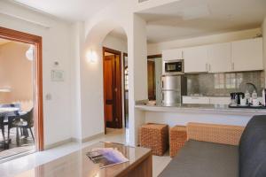 A kitchen or kitchenette at Maspalomas Resort by Dunas