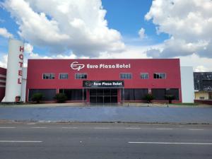 a red building with the words love plazafield on it at Euro Plaza Hotel - Próximo ao Aeroporto de Goiânia, Santa Genoveva in Goiânia