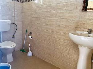 a bathroom with a toilet and a sink at Pele's Fisherman Beach Stay in Benaulim