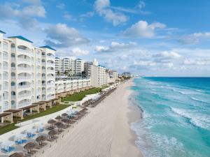 a view of the beach at the resort at Hilton Cancun Mar Caribe All-Inclusive Resort in Cancún