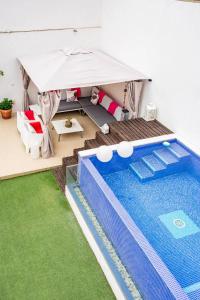 a house with a swimming pool and a tent at Jose & Ester House in Almada