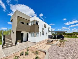 Το κτήριο όπου στεγάζεται  το διαμέρισμα