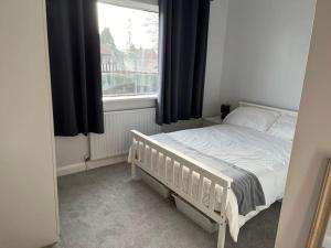 a small bedroom with a bed and a window at 3BD Sanctuary in Beeston, Nottinghamshire in Beeston