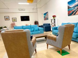 Una televisión o centro de entretenimiento en Apartamentos Turisticos Mediterraneo