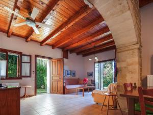 Posezení v ubytování Villa in Prines with Cretan Sea Views