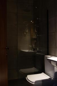 Kylpyhuone majoituspaikassa Hotel Misty Mountain