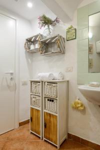 a bathroom with a sink and a counter with towels at Casa Vezzosa in Siena +28 photos