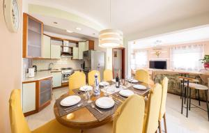 Η κουζίνα ή μικρή κουζίνα στο Awesome Home In Trilj
