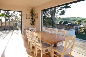 ระเบียงหรือลานระเบียงของ Stunning 4 Bedroom Home with Wild Spa, Gym & Hot Tub