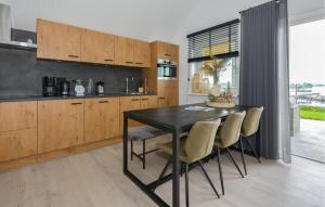 Η κουζίνα ή μικρή κουζίνα στο Nice Home In Kerkdriel With Wi-Fi