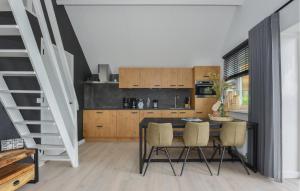 Η κουζίνα ή μικρή κουζίνα στο Nice Home In Kerkdriel With Wi-Fi