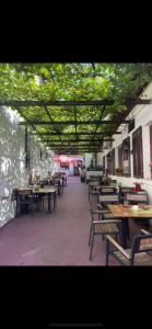 Restavracija oz. druge možnosti za prehrano v nastanitvi Apartment im Herzen von Neusiedl am See