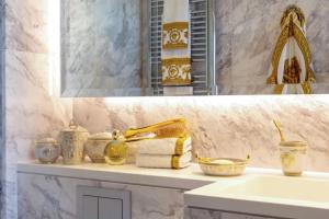 a bathroom counter with a sink and a mirror at Quiet Luxury Escape for 6 in Covent Garden in London