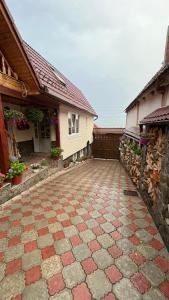 a stone driveway in front of a house at Pensiunea IULIA in Rod