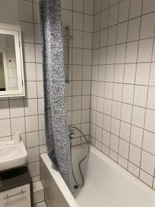Ett badrum på Wohnung im Rebenring