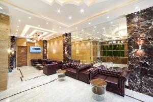 Hotel Radana Vashi Navimumbai的休息区