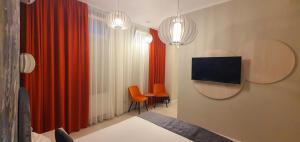 TV a/nebo společenská místnost v ubytování OITUZ Boutique Residence