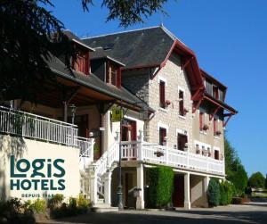 a hotel with a sign that reads locust hotels at Hôtel Spa & Restaurant Ô Pervenches in Chambéry
