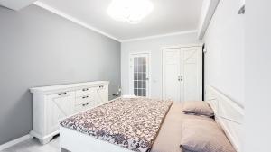 En eller flere senge i et værelse på Glass New Apartments Ultracentral