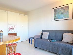 Zdjęcie z galerii obiektu Appartement 2 pièces avec piscine, tennis, pétanque et parking à 2 pas de la plage - Le Lavandou - FR-1-251-457 w mieście Le Lavandou