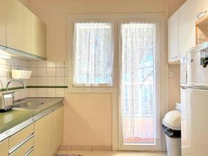 Zdjęcie z galerii obiektu Appartement 2 pièces avec piscine, tennis, pétanque et parking à 2 pas de la plage - Le Lavandou - FR-1-251-457 w mieście Le Lavandou +9 zdjęć