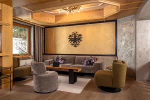 a living room with a couch and a table and chairs at Der Rindererhof in Tux