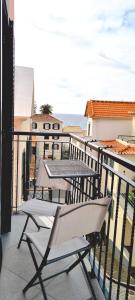 a balcony with a table and chairs and the ocean at Sunscape Nature Apt de 1 quarto Ponta do Sol in Ponta do Sol