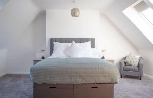 En eller flere senge i et værelse på Daisy Cottage