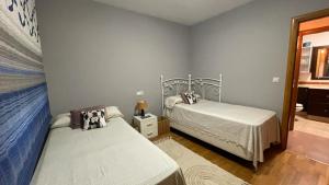a bedroom with two beds in a room at Apartamento Saudade in Cambados