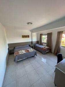 a bedroom with two beds and a couch at Gran Tuyu in San Clemente del Tuyú