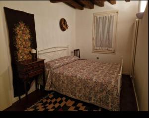 A bed or beds in a room at Ca della Pietà