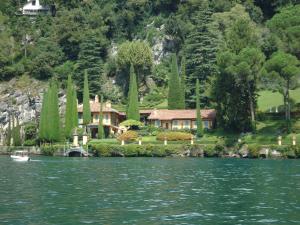 a house sitting on the shore of a lake at La Cà in piaza in Cernobbio