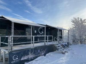 una casa está cubierta de nieve en Good Spot Zieleniec Twin Prestige 02 en Duszniki Zdrój