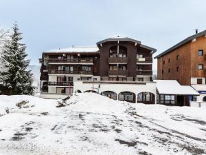 a building on top of a snow covered hill at Praz des Esserts - 43 - Appt pied pistes - 6 pers in Morillon