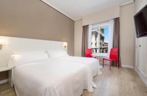 
מיטה או מיטות בחדר ב-Hotel Madrid Gran Via 25 Affiliated by Meliá
