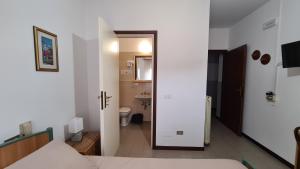Postel nebo postele na pokoji v ubytování Albergo Meublé Aurora