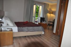 A bed or beds in a room at Island Hotel