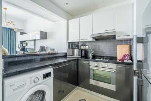 Kuhinja oz. manjša kuhinja v nastanitvi GuestReady Holiday Homes - Concrete Jungle