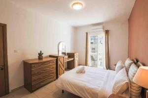 A bed or beds in a room at Sliema 3 bedrooms apartment
