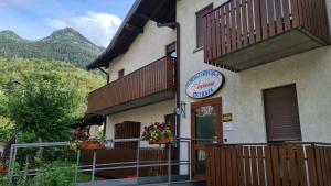 Nespecifikovaný výhled na hory nebo výhled na hory při pohledu z hotelu