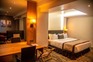 Postel nebo postele na pokoji v ubytování Golden Tulip Lekki + 27 fotografií