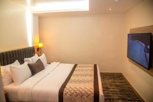 TV o dispositivi per l'intrattenimento presso Golden Tulip Lekki