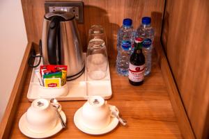 Set per la preparazione di tè e caffè presso Golden Tulip Lekki