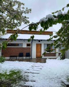 エスケルにあるCasa Jardin Adesmiaの雪の家